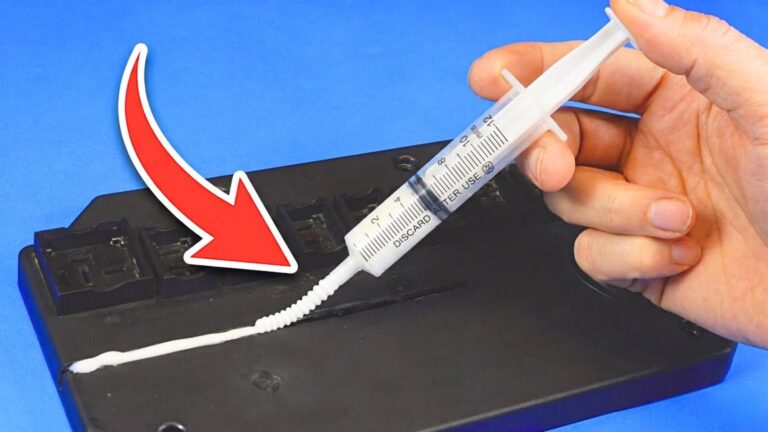 Questo semplice gesto trasforma la plastica rotta in un oggetto come nuovo…