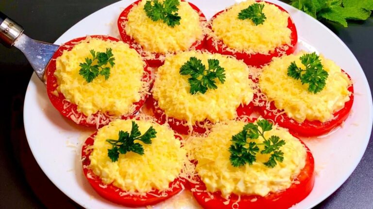Questo semplice gesto trasforma i pomodori in uno snack irresistibile…