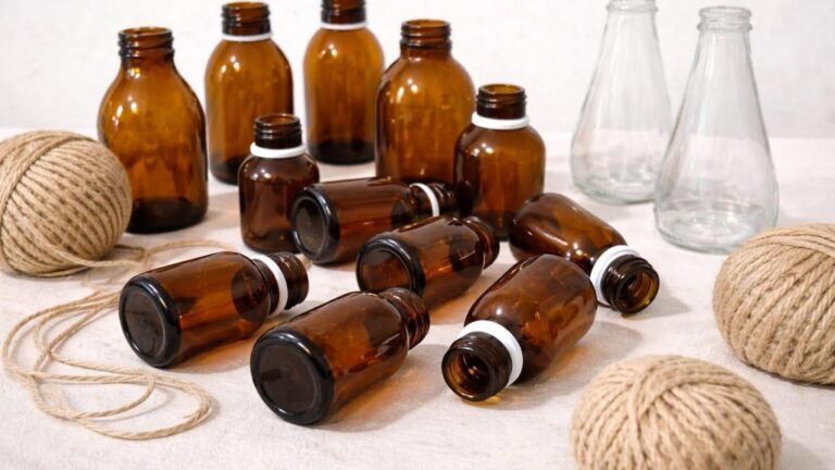 Alcuni progettisti creano splendidi oggetti con bottiglie di vetro e corda…