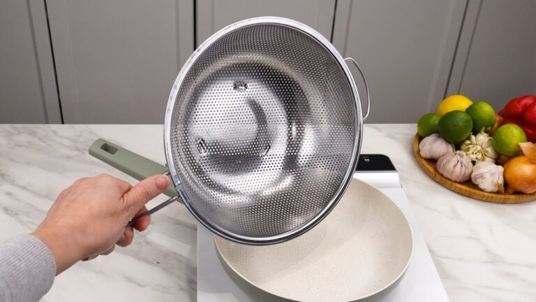 5 motivi per cui mettere un colino sulla padella cambia tutto in cucina!