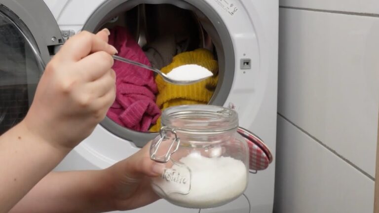 2 Cucchiai in Lavatrice: Il Segreto per Indumenti Freschi!