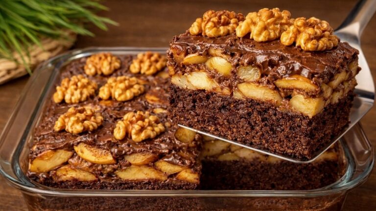 Torta senza zucchero e farina: pronta in 5 minuti con avena e mela!