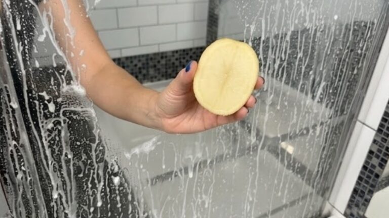 Rimuovi il calcare dalla doccia: 5 trucchi che funzionano davvero!