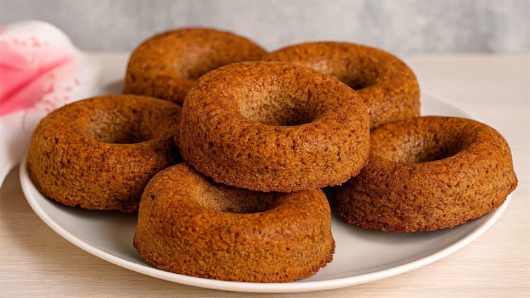 5 minuti per un dolce sano: torta senza zucchero con avena, mela e banana!