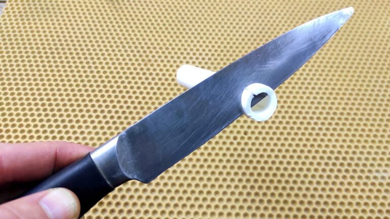 Come rendere il tuo coltello affilato in 2 minuti e tagliare anche la plastica!